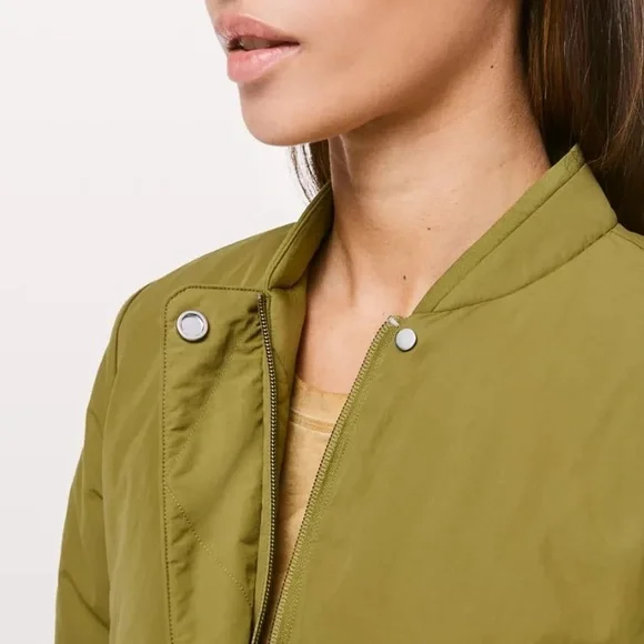 Lululemon Warm Two Way Reversible Bomber Jacket Size 8 Mossy Green Quilted - Picture 5 of 15